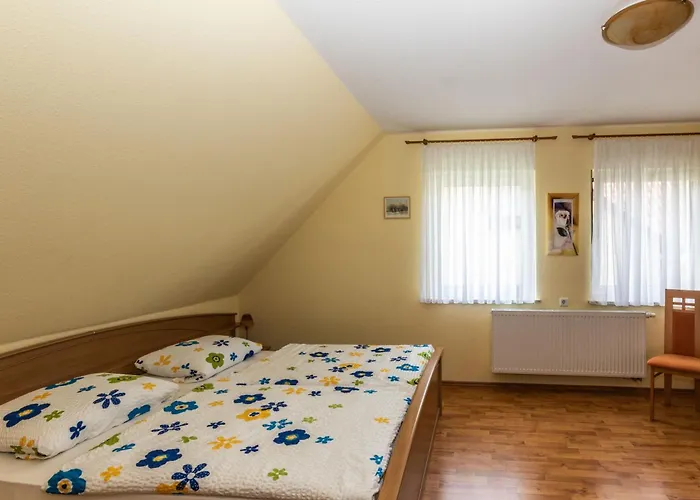 شقة Lehmann, Ursel