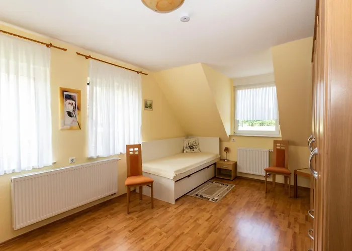 شقة Lehmann, Ursel *