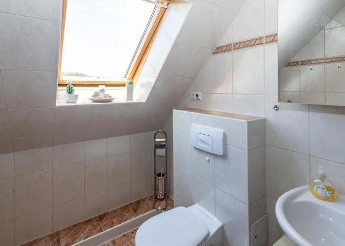 شقة Lehmann, Ursel *